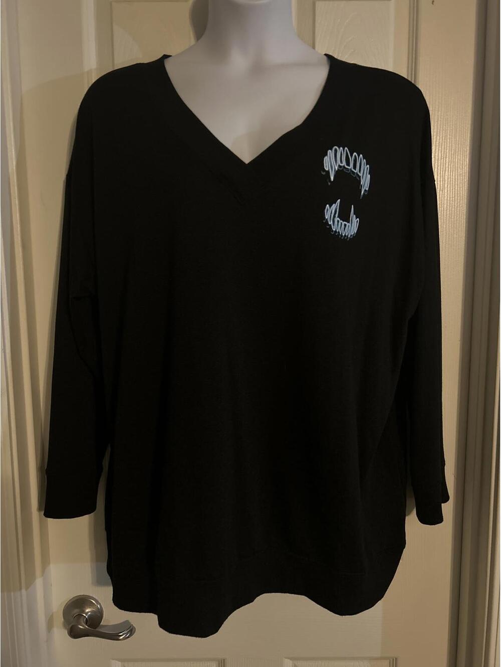 Torrid Halloween Sweatshirt Glow In the Dark Teeth Sz 3